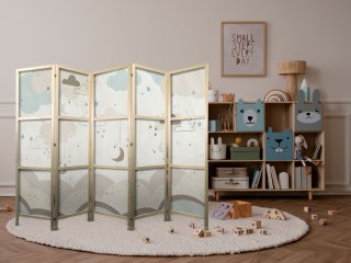 Parawan japoński - Pochmurne nocne niebo - Księżyce w brązach i beżach pośród licznych chmur oraz gwiazdek na jasnym tle