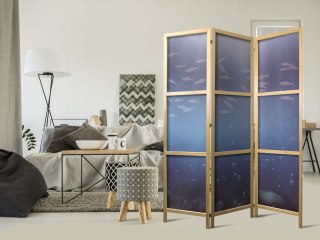 Parawan japoński - Ławica małych rybek - Rozświetlona oceaniczna toń w barwach granatu. fioletu i szarości z ławicą drobnych ryb