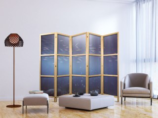 Parawan japoński - Ławica małych rybek - Rozświetlona oceaniczna toń w barwach granatu. fioletu i szarości z ławicą drobnych ryb