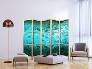 Parawan japoński - Podwodny raj - Liczna ławica ryb w pięknej turkusowo-niebieskiej głębi rozświetlonej blaskiem słońca