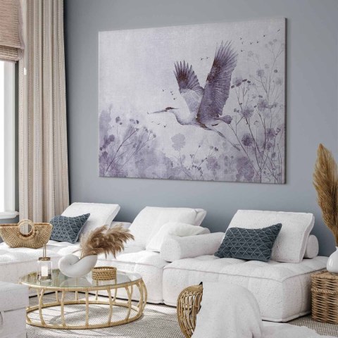 Obraz XXL - Majestatyczny lot - żuraw w locie w monochromatycznej, chłodnej kolorystyce