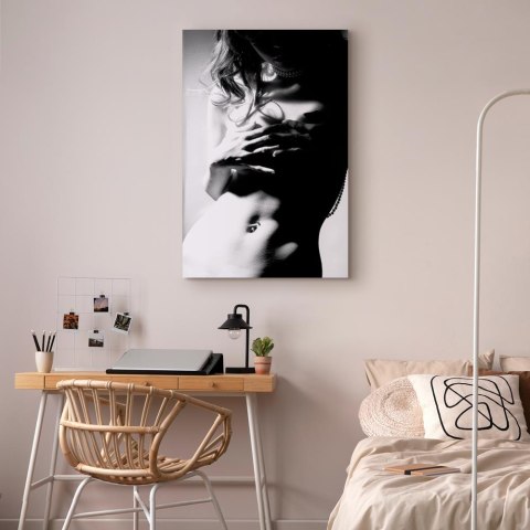 Obraz - Delikatność kontrastu (1-częściowy) - kobiecy akt w czerni i bieli 60x90 Standard