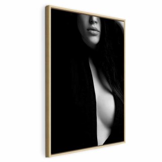 Obraz - Zmysłowa elegancja (1-częściowy) pionowy 80x120 W ramie drewnianej naturalnej