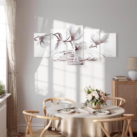 Obraz - Magnolie nad wodą (5-częściowy) szeroki szary 100x50 Standard