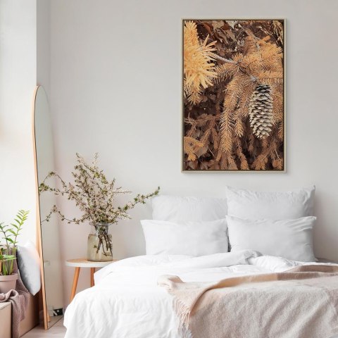 Obraz - Złota szyszka (1-częściowy) pionowy 60x90 W ramie drewnianej naturalnej