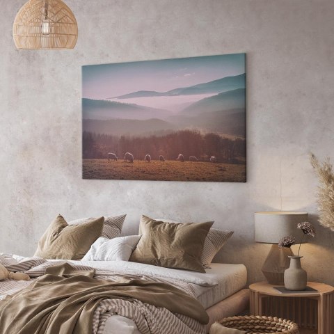 Obraz - Owce na tle górskiego krajobrazu (1-częściowy) - zwierzęta w naturze 60x40 Na płótnie włoskim
