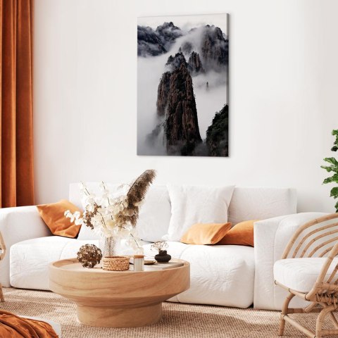 Obraz - Wysokie góry we mgle (1-częściowy) - krajobraz chmur między skałami 60x90 Standard