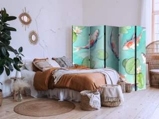 Parawan - Zjawiskowe rybki - Biało-pomarańczowe rybki Koi pływające w krystalicznie przejrzystej wodzie z nenufarami 225x172 Jed