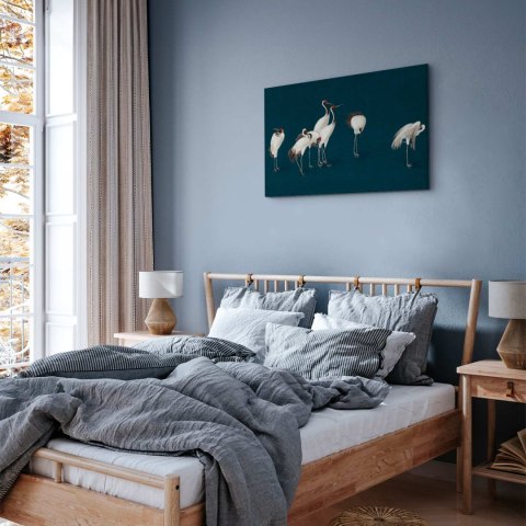 Obraz - Wieczór nad stawem - grupa żurawi narysowana suchą pastelą, na ciemno-turkusowym tle 90x60 Standard