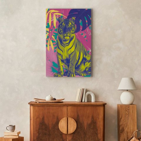 Obraz - Kolorowy tygrys - Intensywne barwy tygrysa w otoczeniu tropikalnych roślin 60x90 Standard