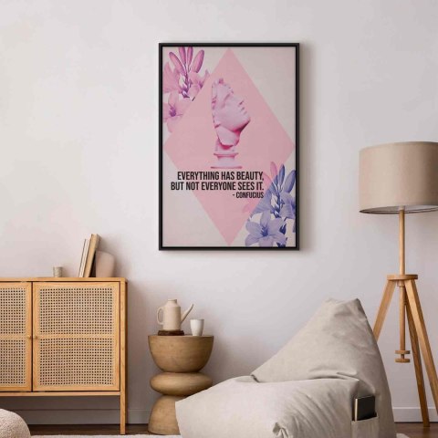 Obraz - Piękno w Oczach - inspirujący cytat z różowym popiersiem i kwiatami 40x60 W ramie drewnianej czarnej