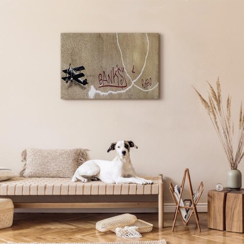 Obraz - Samolot Banksy (1-częściowy) - graffiti czerwone napisy na tle muralu 30x20 Premium Print