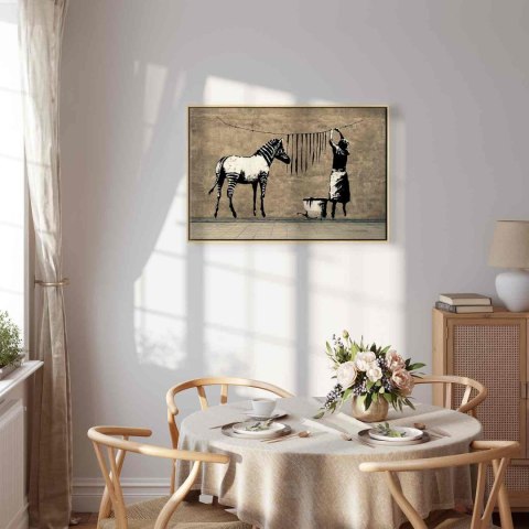 Obraz - Banksy: Pranie zebry na betonie (1-częściowy) szeroki 90x60 W ramie drewnianej naturalnej