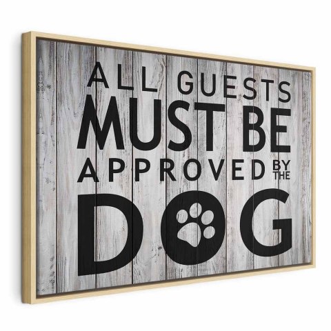 Obraz - All Guests Must Be Approved by the Dog (1-częściowy) szeroki 90x60 W ramie drewnianej naturalnej