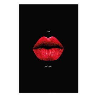 Obraz - Czerwone usta (1-częściowy) - czarne tło z napisami po angielsku 60x90 Premium Print