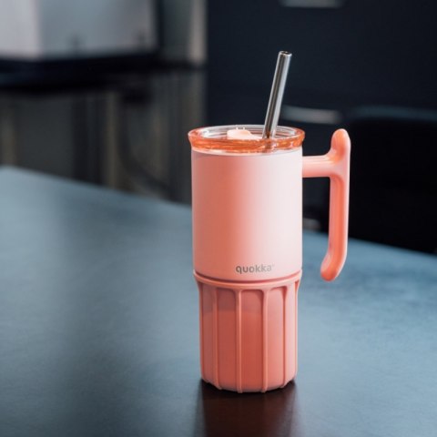 Quokka Umi - Kubek termiczny ze stali nierdzewnej 720 ml ze słomką i silikonową podstawką (Peachy Pink)